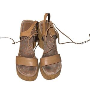 Candies Y2K  Leather Tan Wedge Sandals Size 10